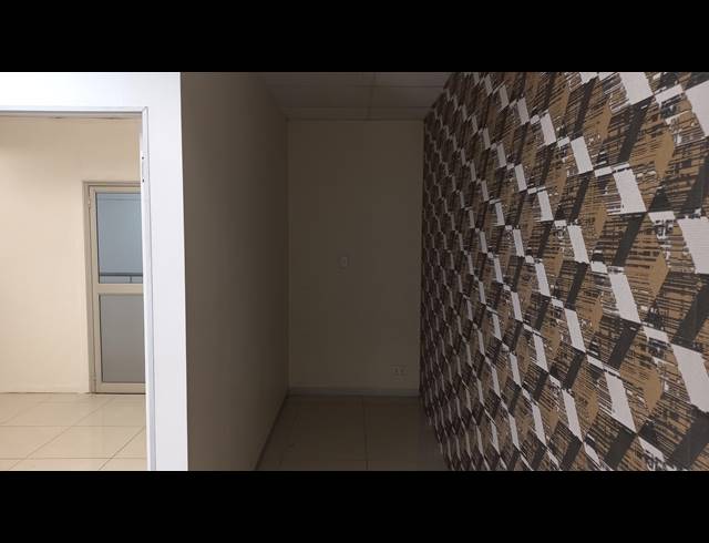 107M² BUSINESS TO LET IN OVERPORT